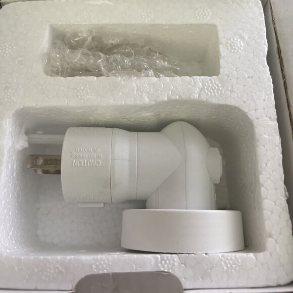 Scentsy Pine For Plaid Wax Warmer Mini Wall Plug In Warmer Winter Christmas NEW - Picture 5 of 7